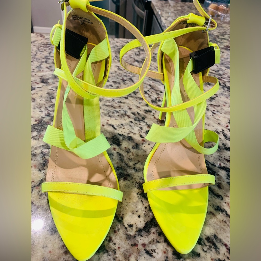 CHASE + CHLOE Coffin for recent color heels